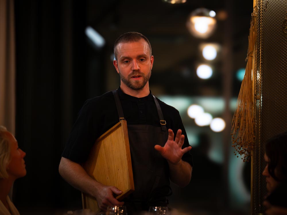 Bartender förbereder dryck